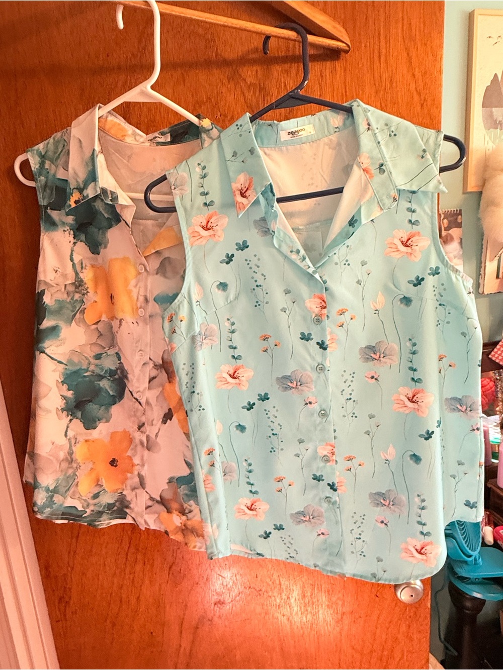 Bundle Zeagoo Light Blue Floral and white floral Sleeveless Button-Down Top